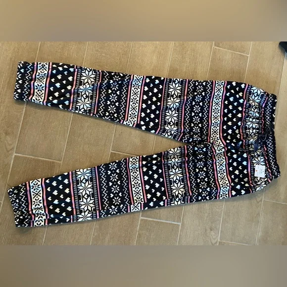 NWT Kenzie Women’s Pajamas Top amd Matching Pant - Picture 3 of 5